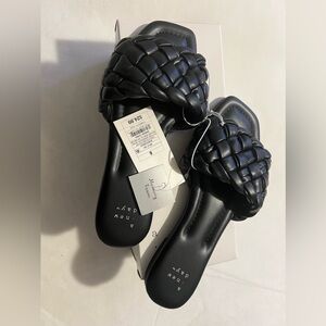 A new day size 6 memory foam slide sandals NWT